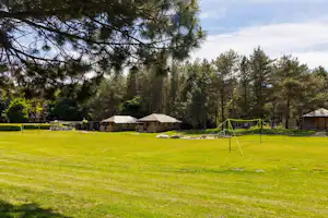 De Glamping - Volleyballfeld auf der Standplatzwiese