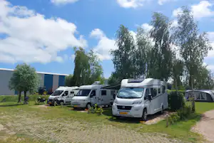 de Gouwe Stek - Standplätze auf dem Campingplatz