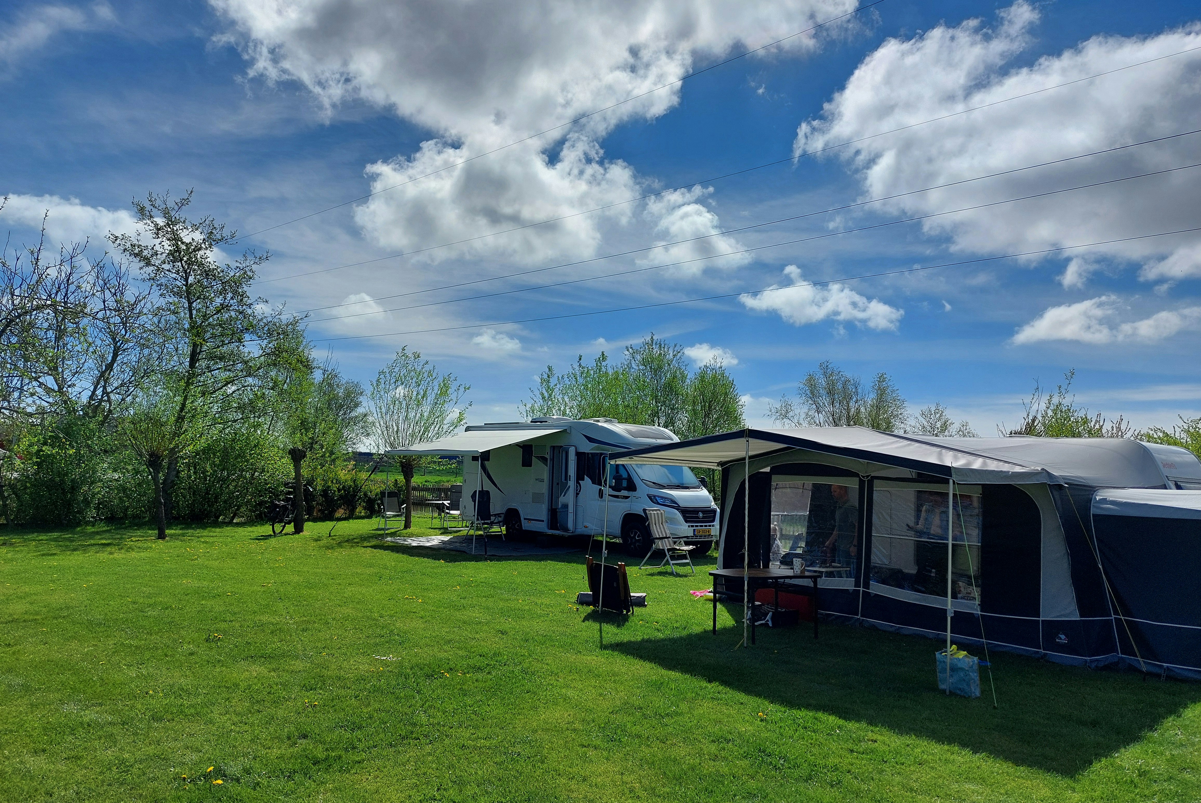 de Gouwe Stek - Wohnmobil- und Wohnwagenstandplätze auf der Wiese