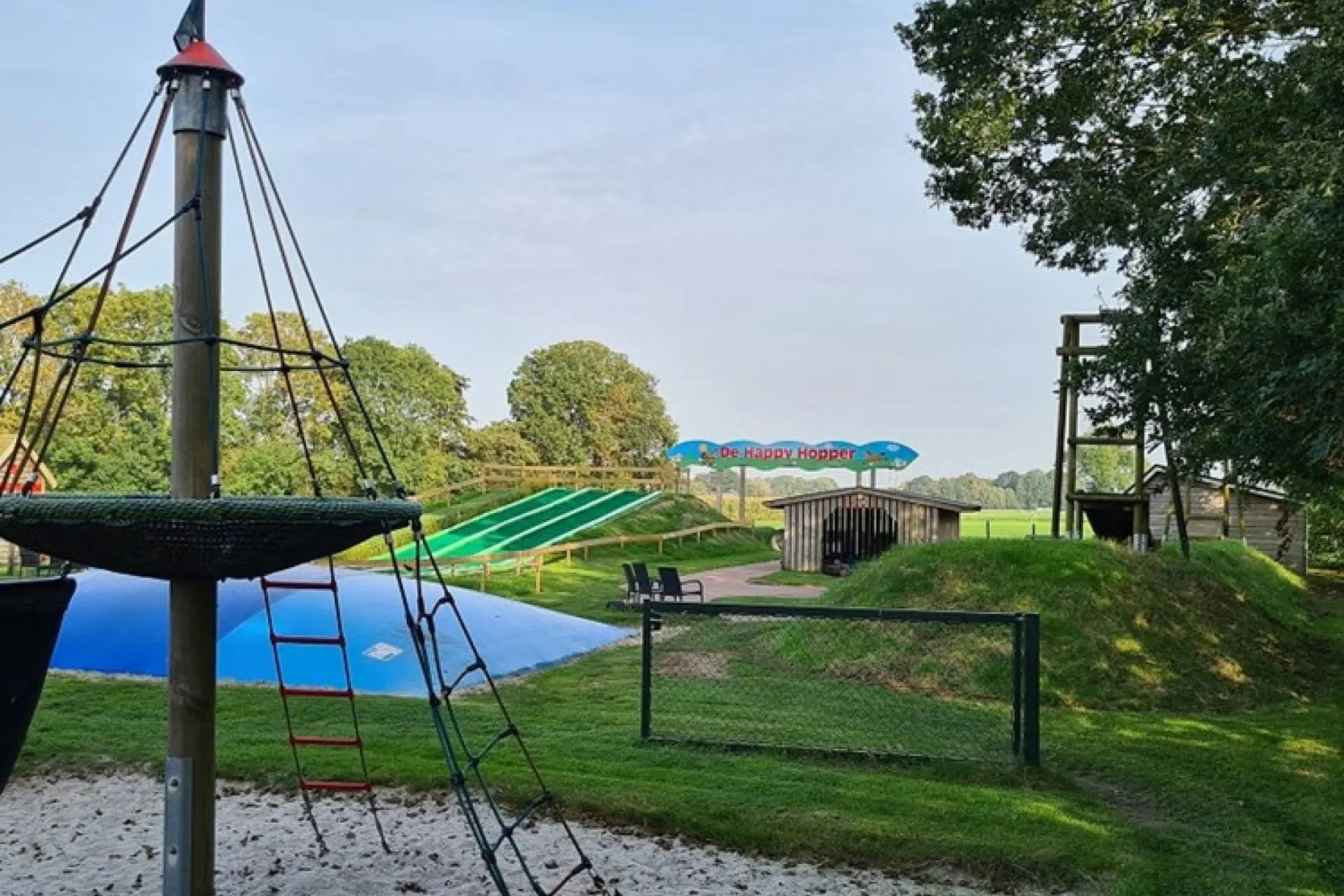 De HappyFarm  - Kinderspielplatz mit Lufttrampolin auf dem Campingplatz