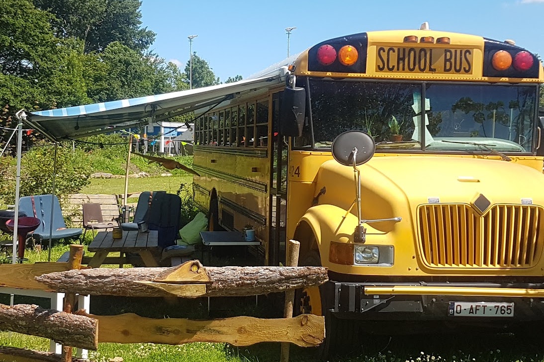 De Sport Camping Amsterdam - Busparkplatz auf dem Campingplatz
