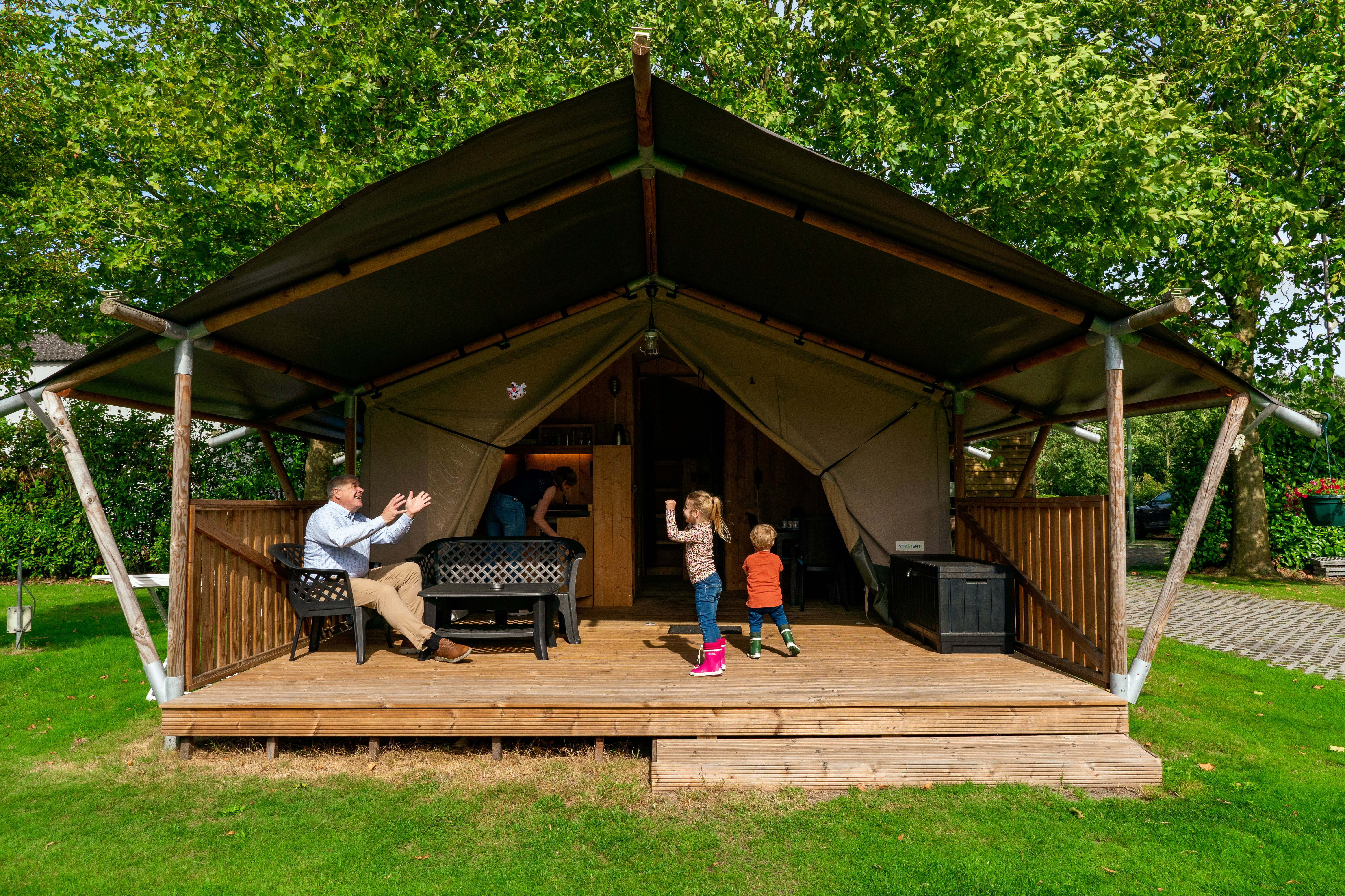 De Zwammenberg - Glamping-Zelt mit Terrasse auf dem Campingplatz