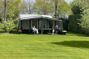 De Zwammenberg - Standplätze auf der Wiese auf dem Campingplatz