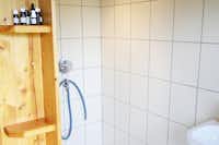 Der Birkholmhof - Dusche im Saunahaus