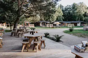 destinature Dorf Südeifel - Restaurant mit Terrasse auf dem Campingplatz