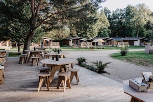 destinature Dorf Südeifel - Restaurant mit Terrasse auf dem Campingplatz
