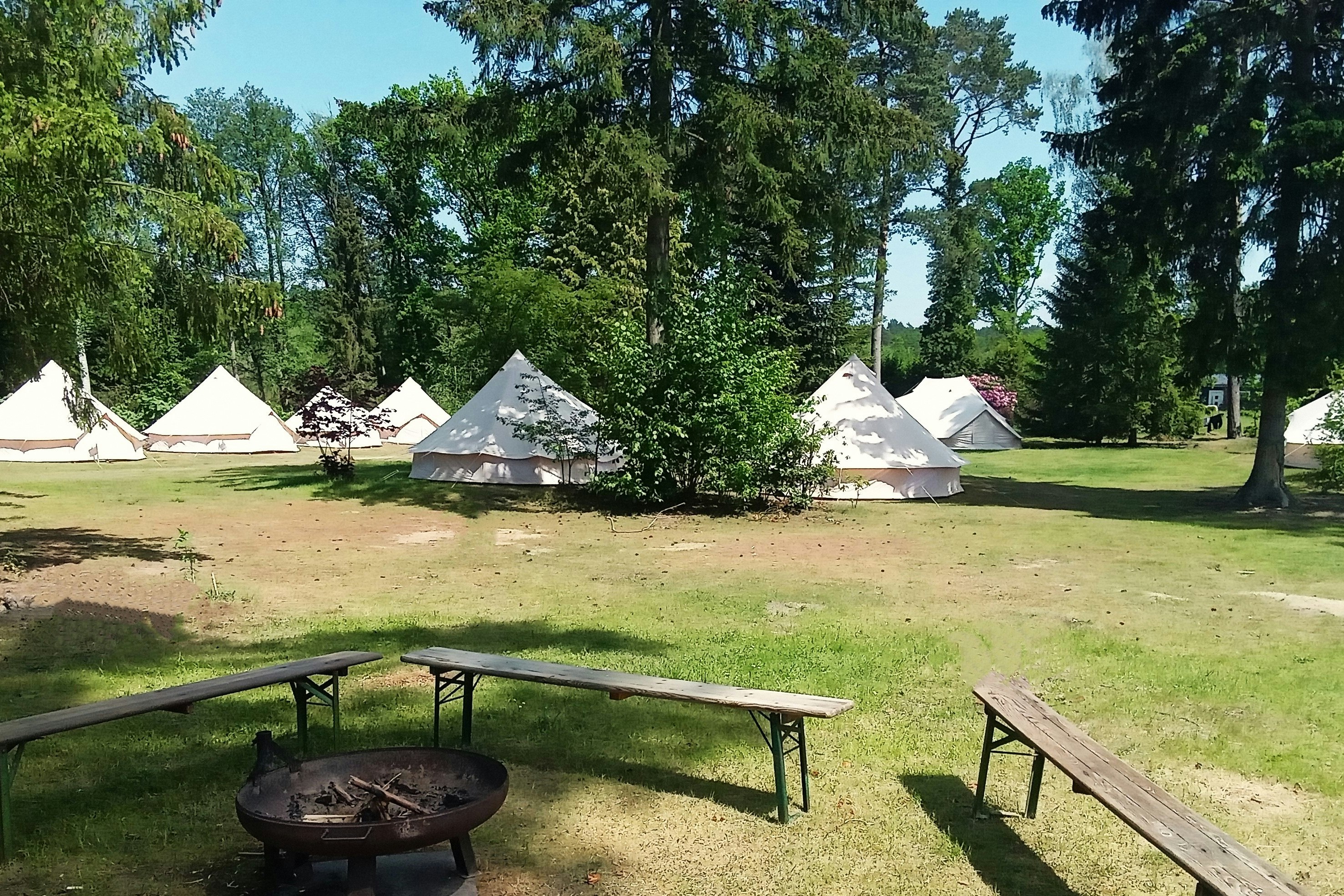 DieOutdoorSchmiede - Grillstelle neben der Zeltwiese auf dem Campingplatz