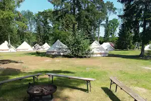 DieOutdoorSchmiede - Grillstelle neben der Zeltwiese auf dem Campingplatz