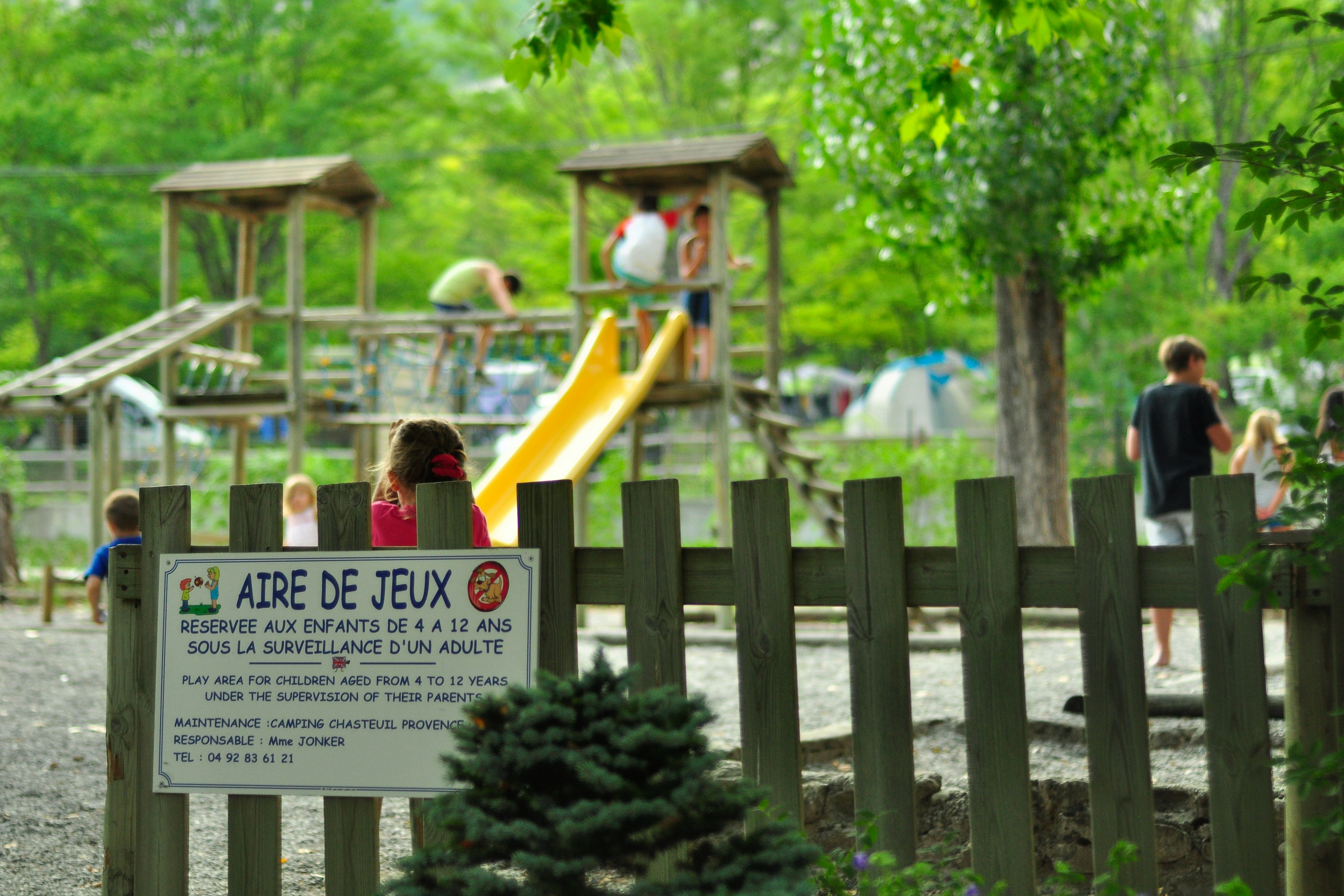 Domaine Chasteuil Provence -  Spielplatz auf dem Campingplatz