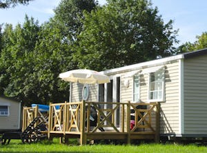 Yelloh! Village Domaine de Drancourt - Mobilheim mit Terrasse auf dem Campingplatz