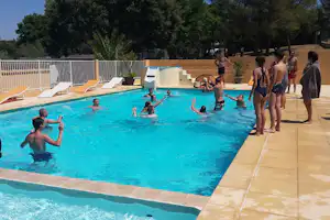 Domaine de la Cigalière - Poolbereich auf dem Campingplatz