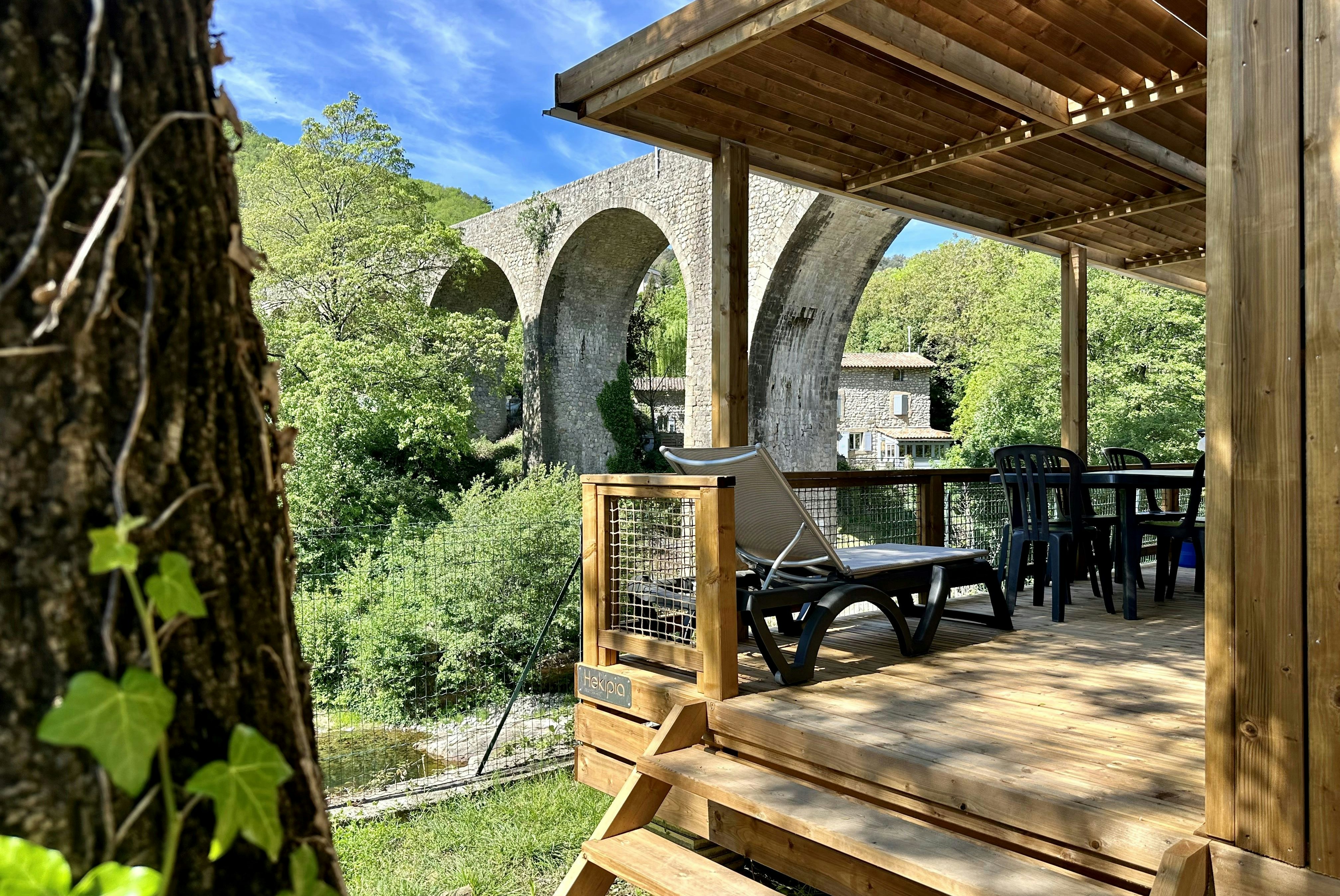 Domaine de la Plage  - Mobilheim mit Terrasse auf dem Campingplatz