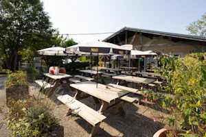Domaine de l'Epinette - Restaurant mit Terrasse auf dem Campingplatz
