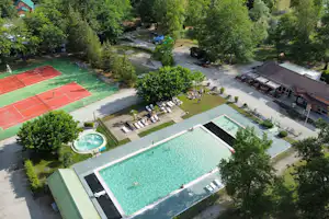 Domaine des 3 Lacs du Soleil - Poolbereich auf dem Campingplatz