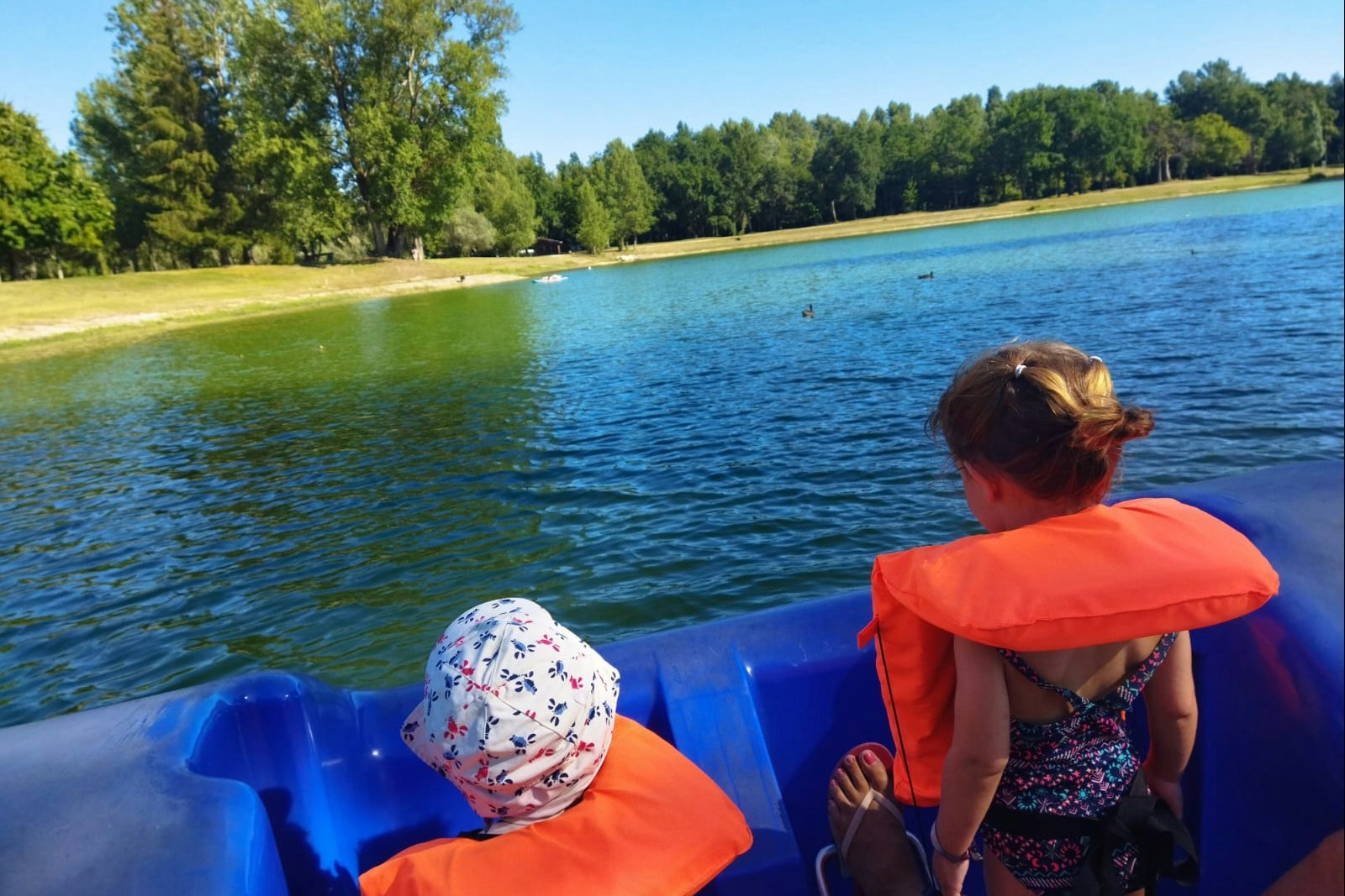 Domaine des 3 Lacs du Soleil - Tretboot auf dem See