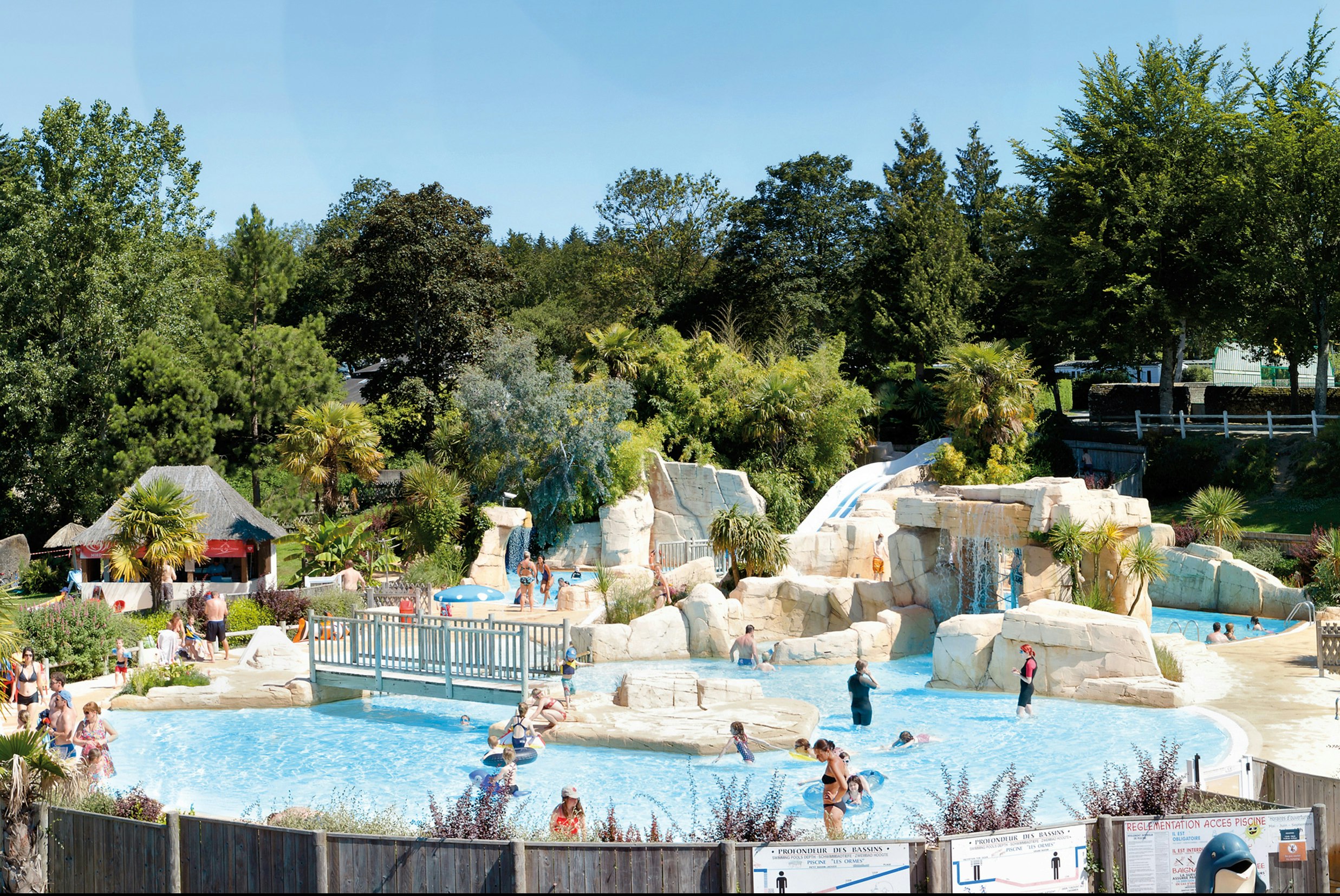 Camping Les Ormes, Domaine & Resort  Domaine des Ormes - Freibad auf dem Campingplatz