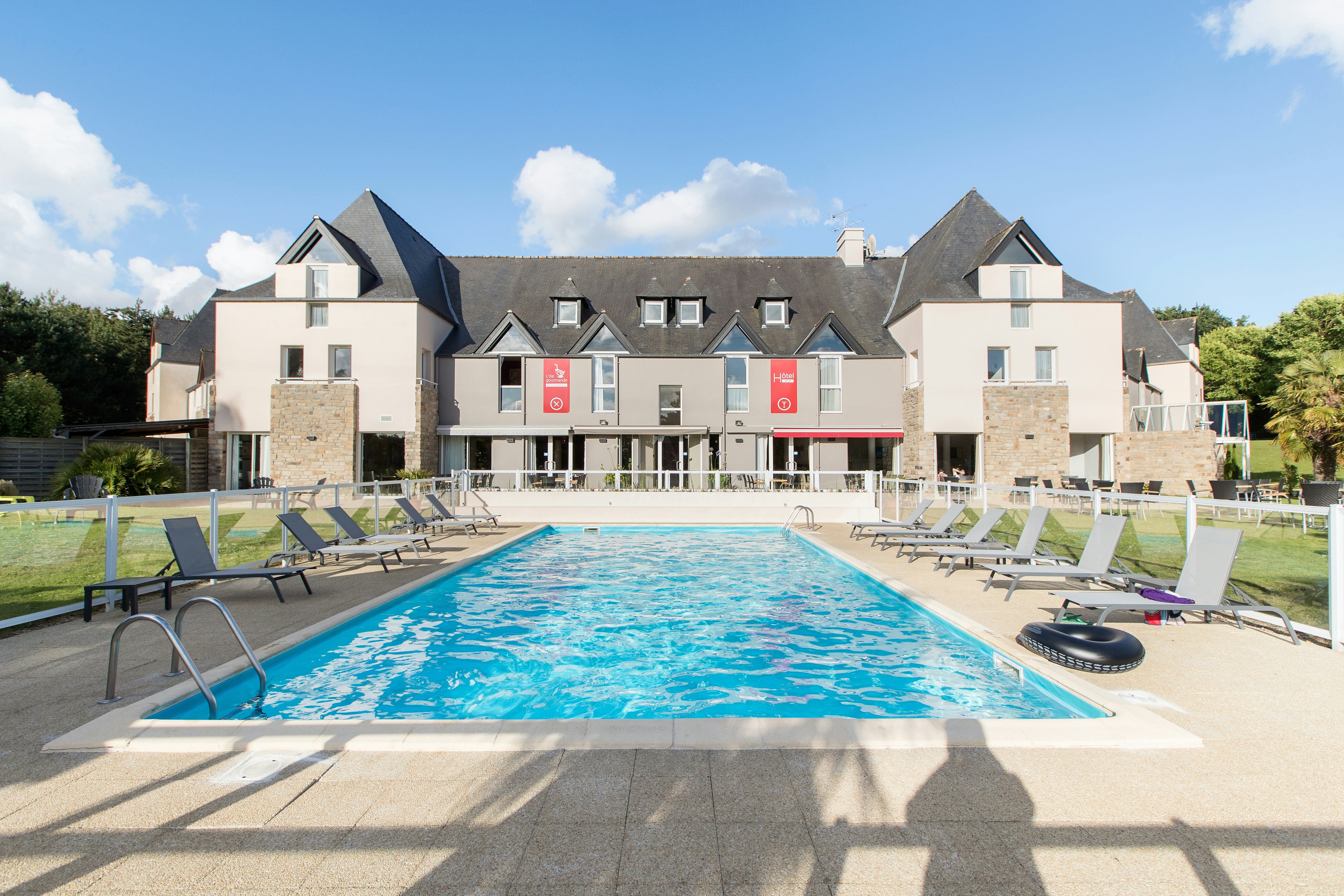 Camping Les Ormes, Domaine & Resort  Domaine des Ormes - Hotel mit Pool auf dem Campingplatz