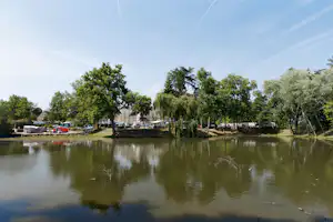 Domaine du Château de l' Epervière - Blick auf den See auf dem Gelände vom Campingplatz