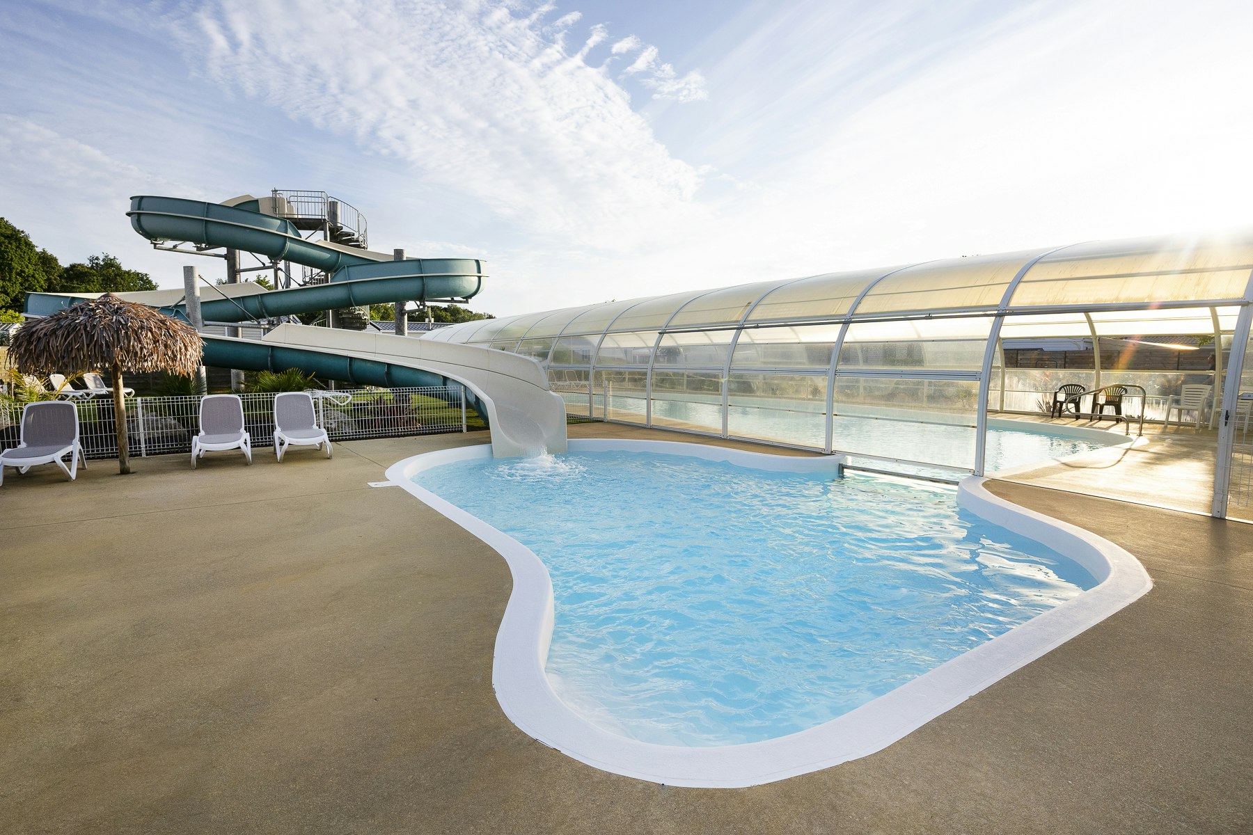 Domaine du Mès - Rutsche im Freibad des Campingplatzes