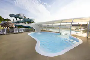 Domaine du Mès - Rutsche im Freibad des Campingplatzes