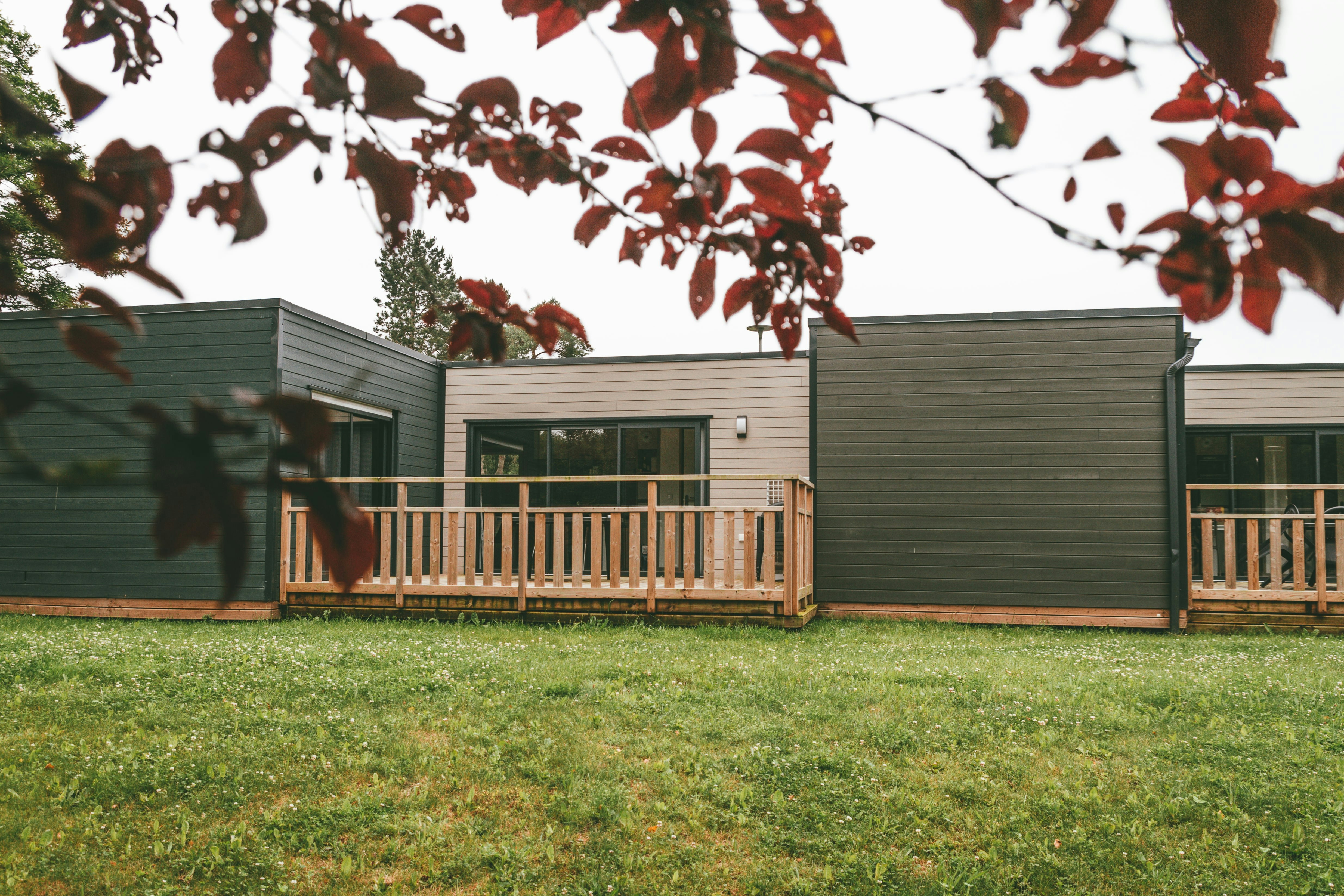 Domaine du Moulin Neuf  - Mobilheim mit Terrasse auf dem Campingplatz