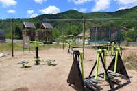 Domaine du Pra de Mars  -  Spielplatz und outdoor Sportgeräte auf dem Campingplatz