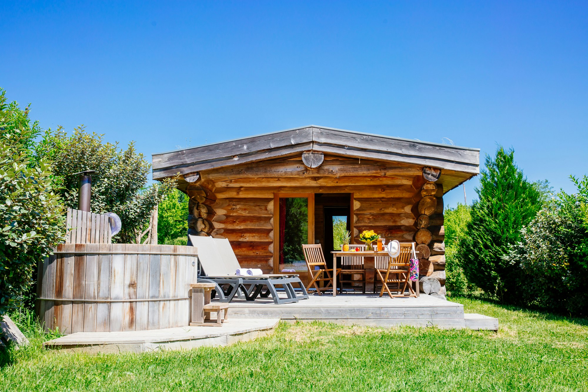 Domaine Ecôtelia - Mobilheim mit Hottub auf Campingplatz
