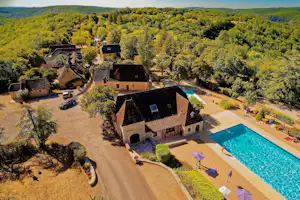 Domaine La Paille Basse - Campingplatz inmitten der Natur mit Pool