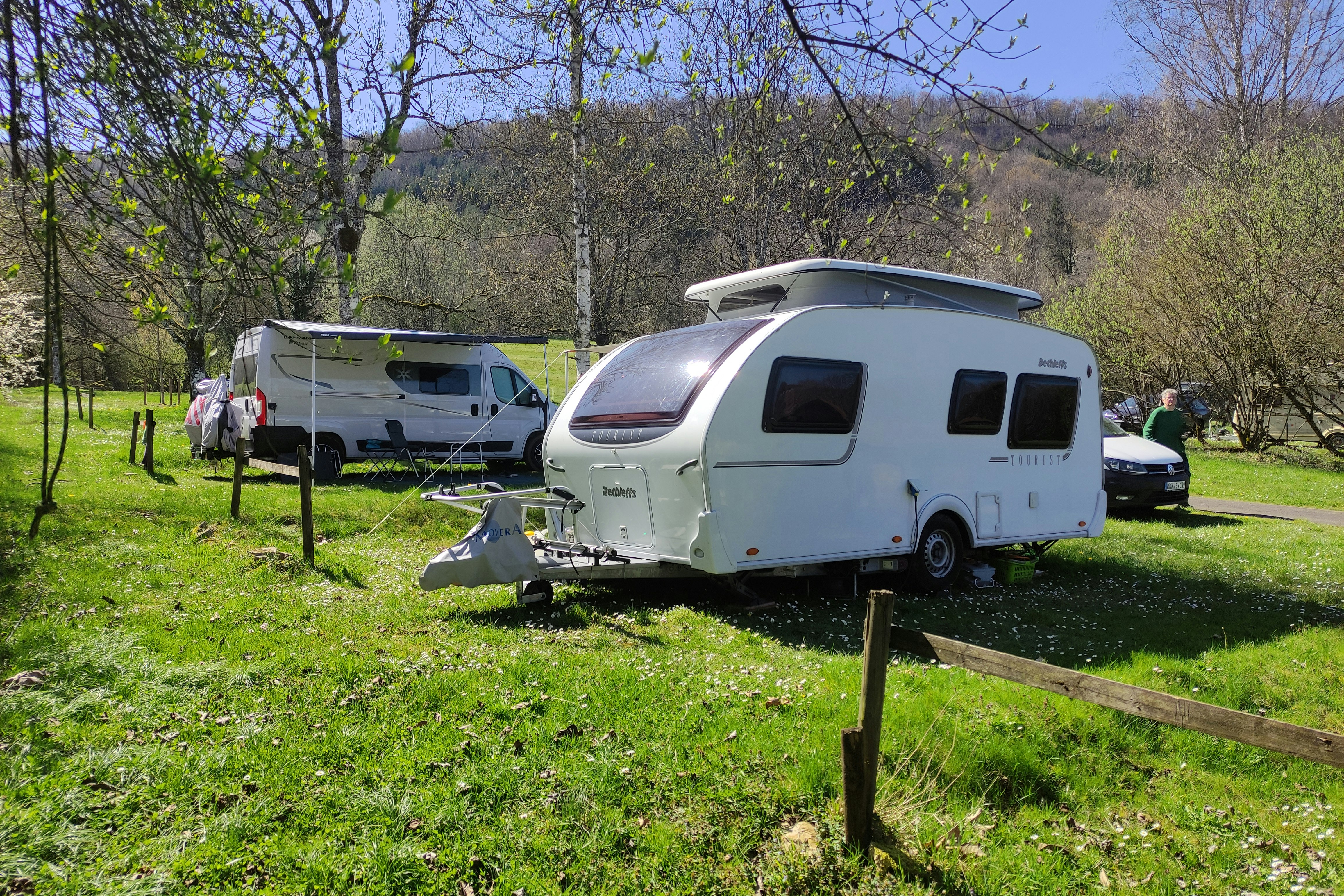Domaine Le Chanet  - Standplätze auf der Wiese auf dem Campingplatz