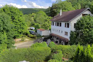 Domaine Le Chanet - Blick auf das Servicegebäude des Campingplatzes
