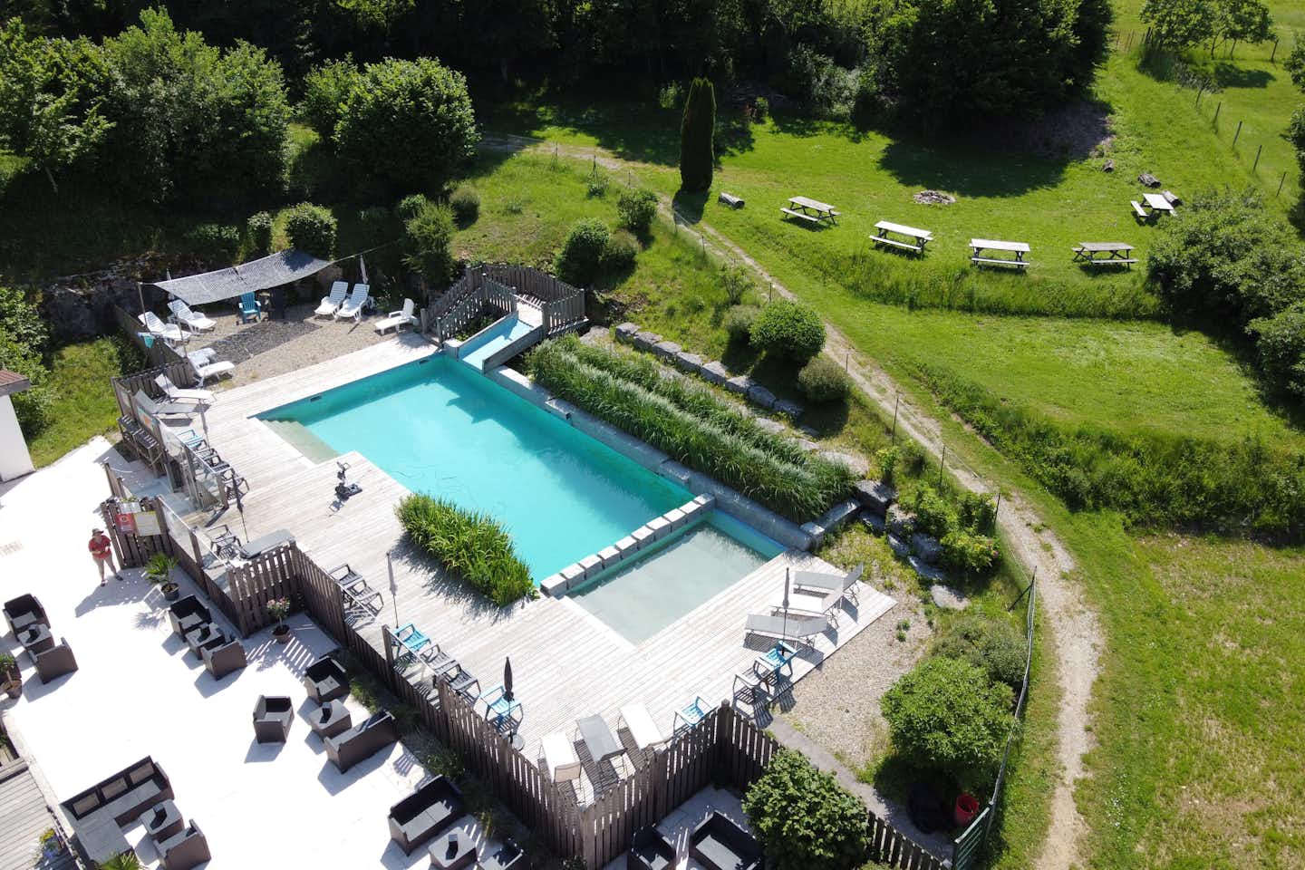 Domaine Le Chanet - Luftaufnahme auf den Pool des Campingplatzes