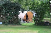 Domaine Le Poteau - Zeltplätze im Schatten der Bäume