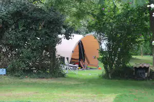 Domaine Le Poteau - Zeltplätze im Schatten der Bäume