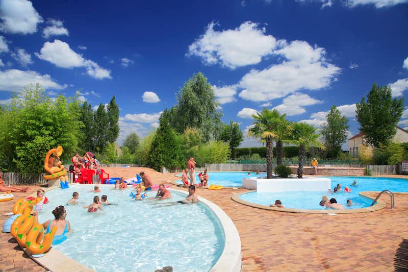 Domaine Les Bois du Bardelet  -  Pool vom Campingplatz mit Kinderbecken