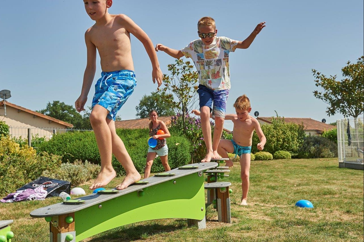 Domaine les Forges - Le Bois Senis  - Kinderspielplatz auf dem Campingplatz
