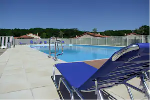 Domaine les Forges - Le Bois Senis - Blick auf den Pool im Freien auf dem Campingplatz