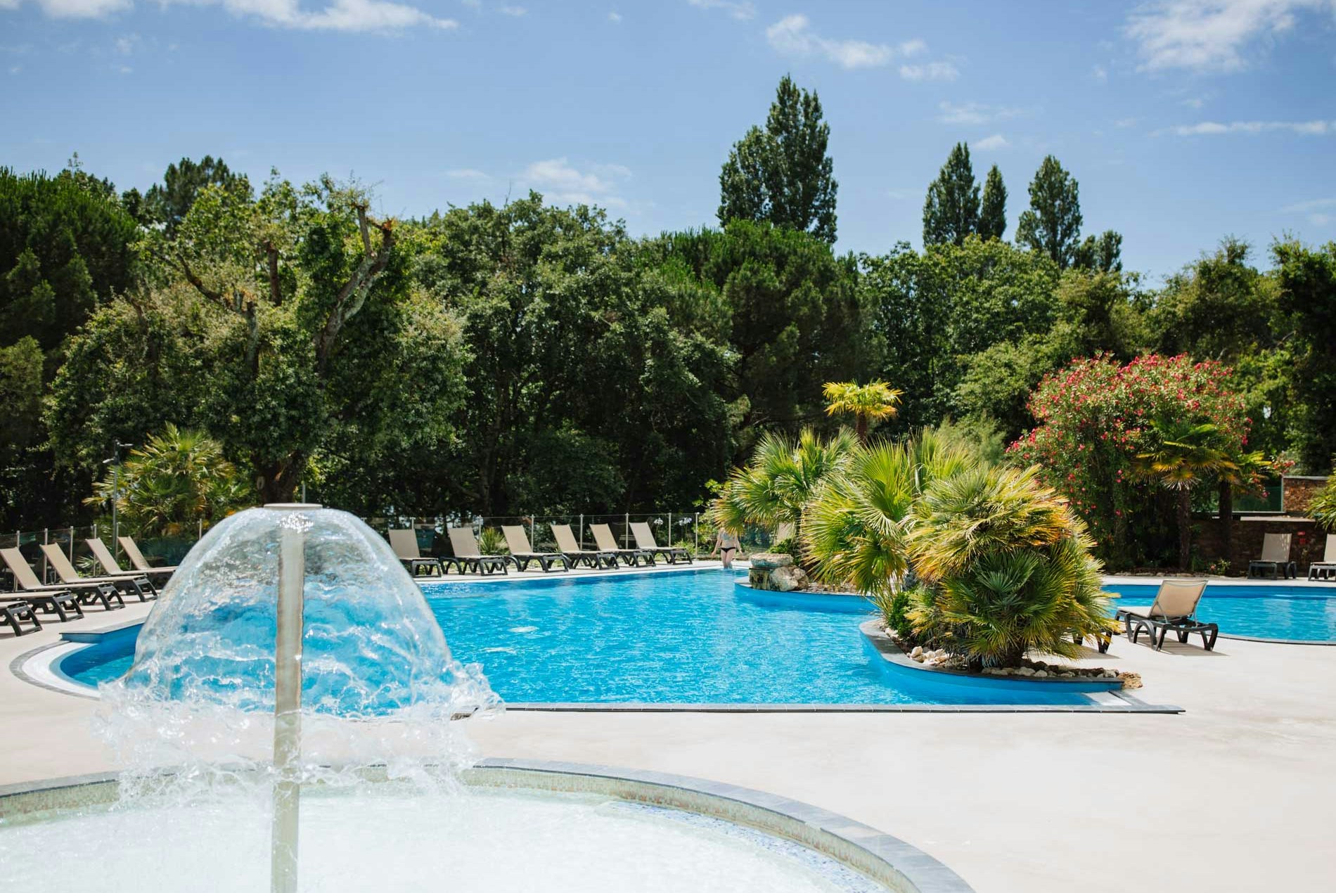 Yelloh! Village Domaine Les Oréades  Domaine les Oréades - Blick auf den Pool des Campingplatzes