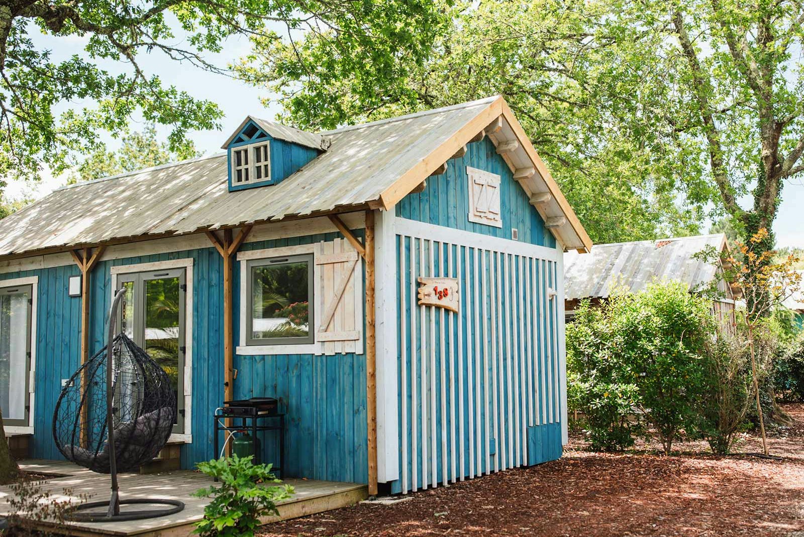 Yelloh! Village Domaine Les Oréades  Domaine les Oréades - Blick auf eine Mietunterkunft auf dem Campingplatz
