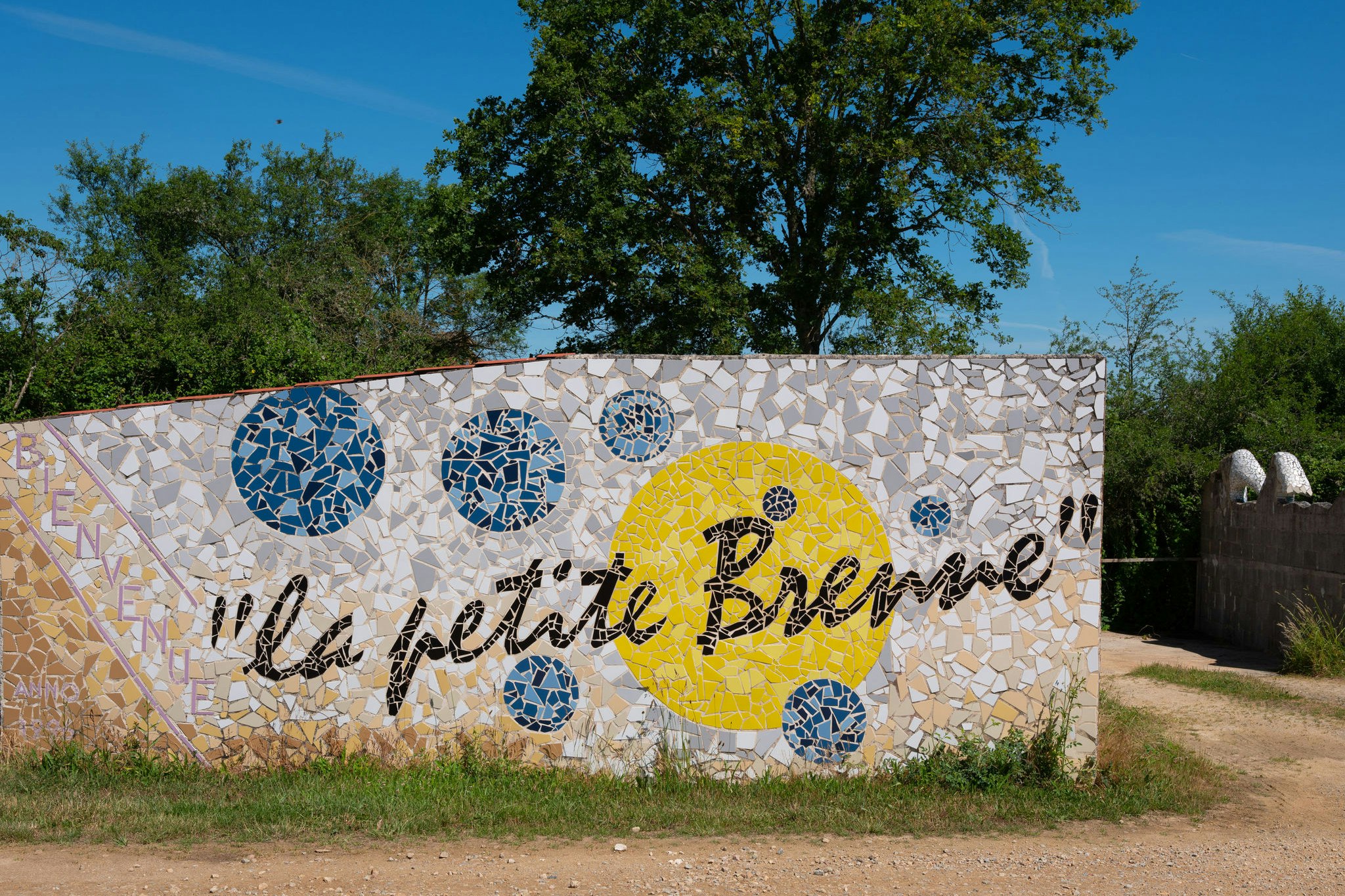 Domaine Naturiste La Petite Brenne - Mosaikwand am Eingang von -la petite Brenne-