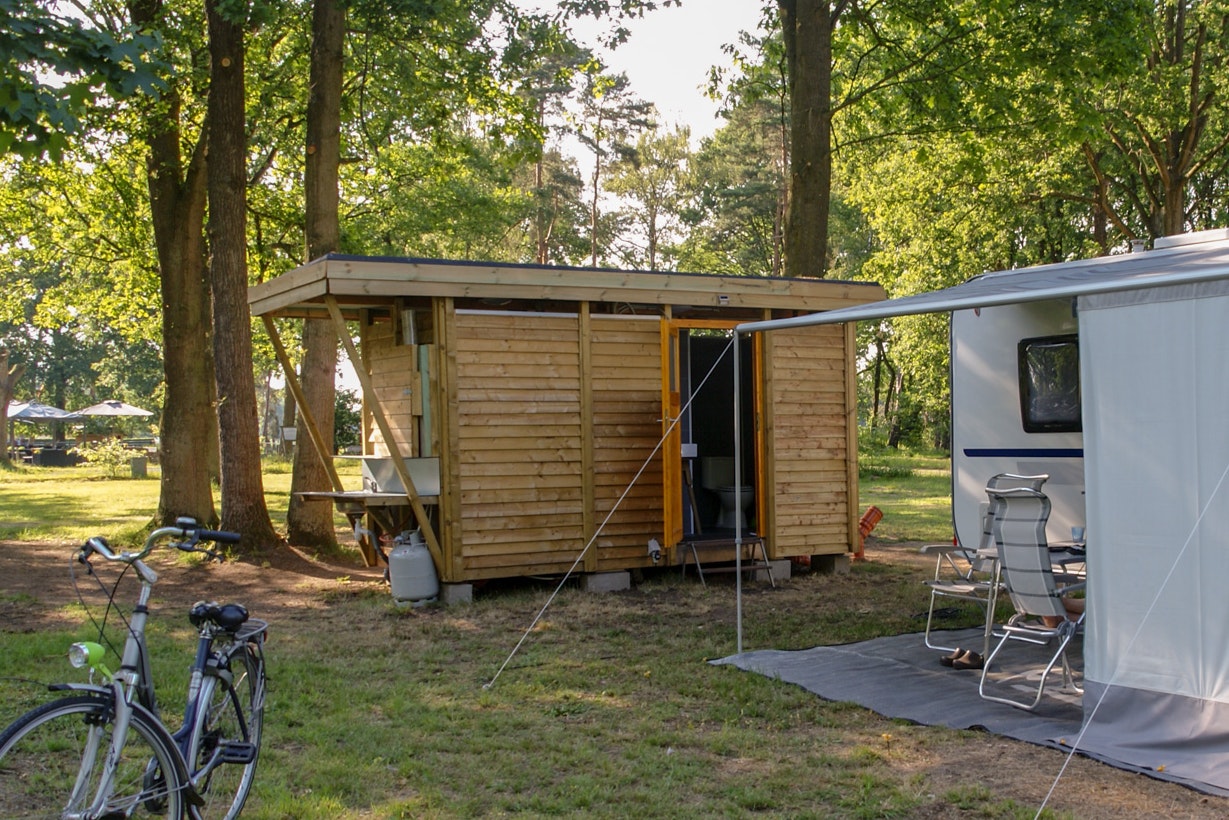 Domein de Schuur - Blick auf die Stellplätze im Grünen
