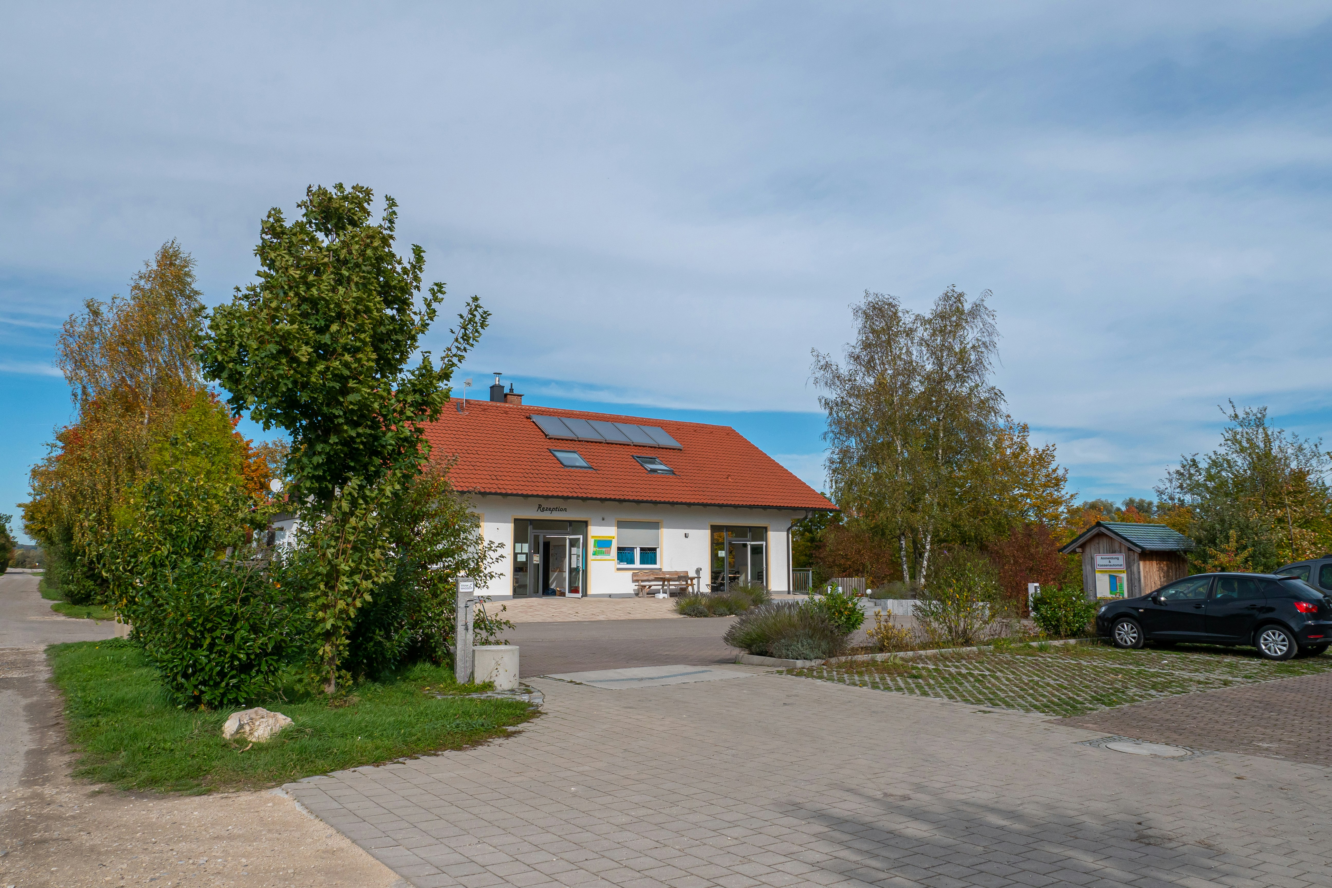 Donau-Lech Camping  - Blick auf das Servicegebäude auf dem Campingplatz