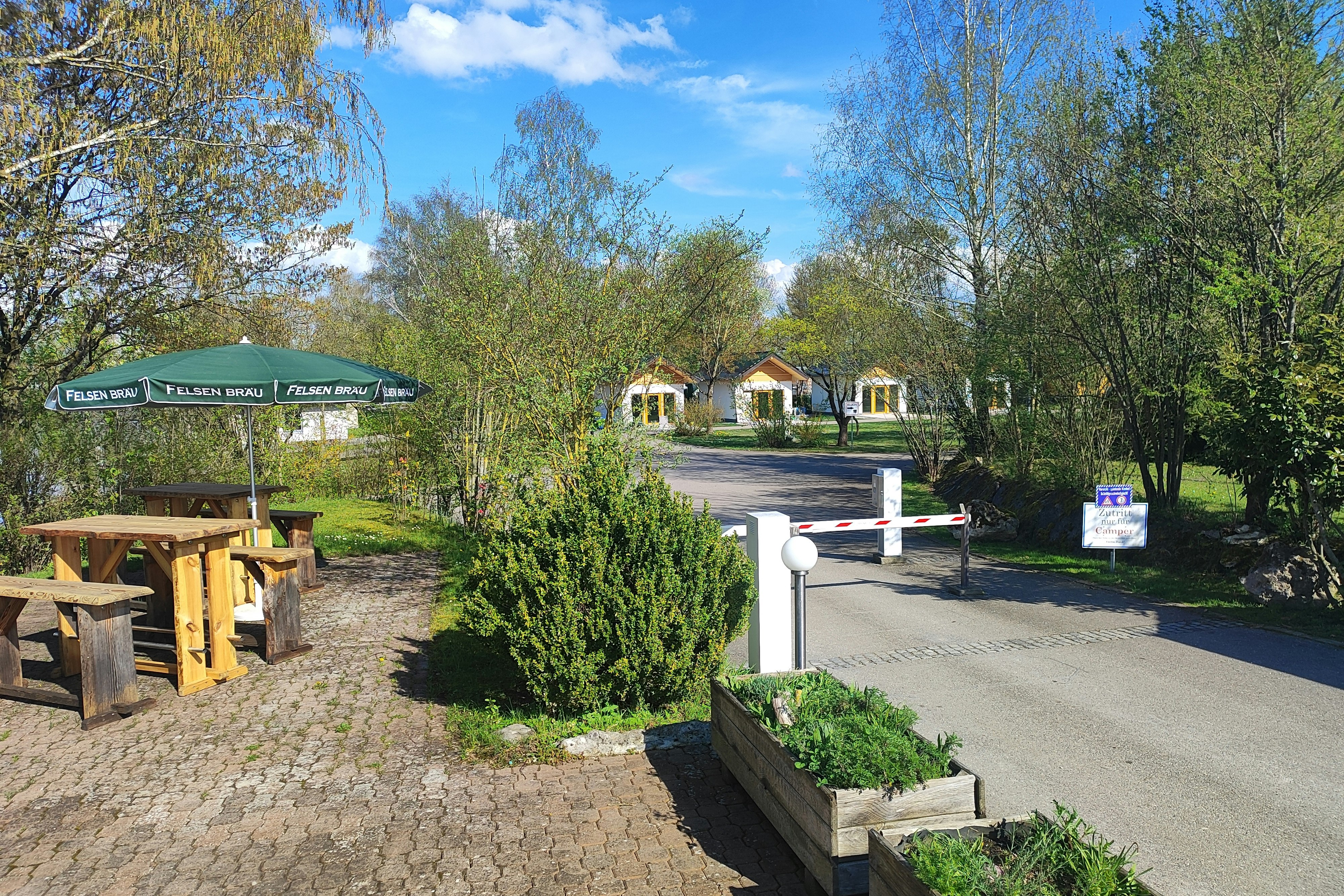 Donau-Lech Camping - Einfahrt des Campingplatzes