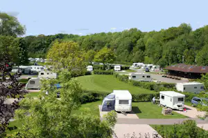 Dornafield Touring Park - Wohnwagen- und Wohnmobilstellplätzen zwischen Bäumen
