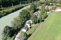 Drau-Camping - Fußballplatz und Fluss in der Nähe des Campingplatzes