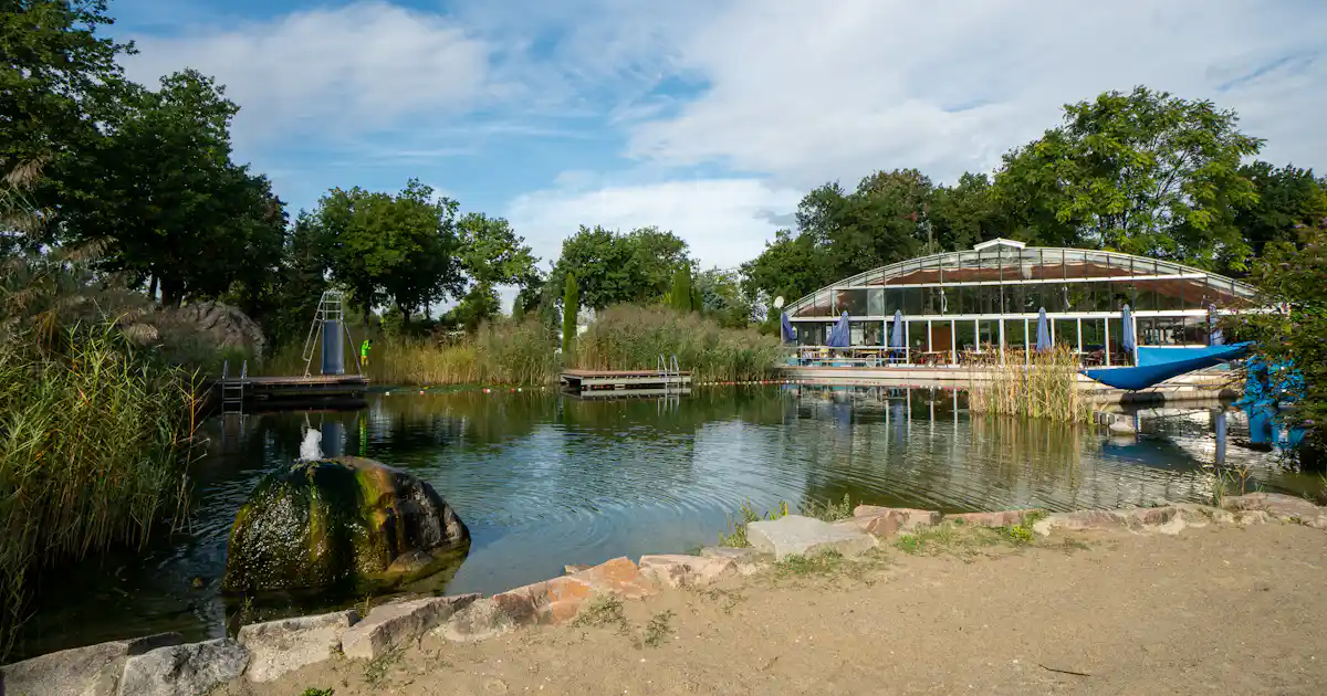 Liegt der Dreiländereck Ferienpark der Naturisten am See?