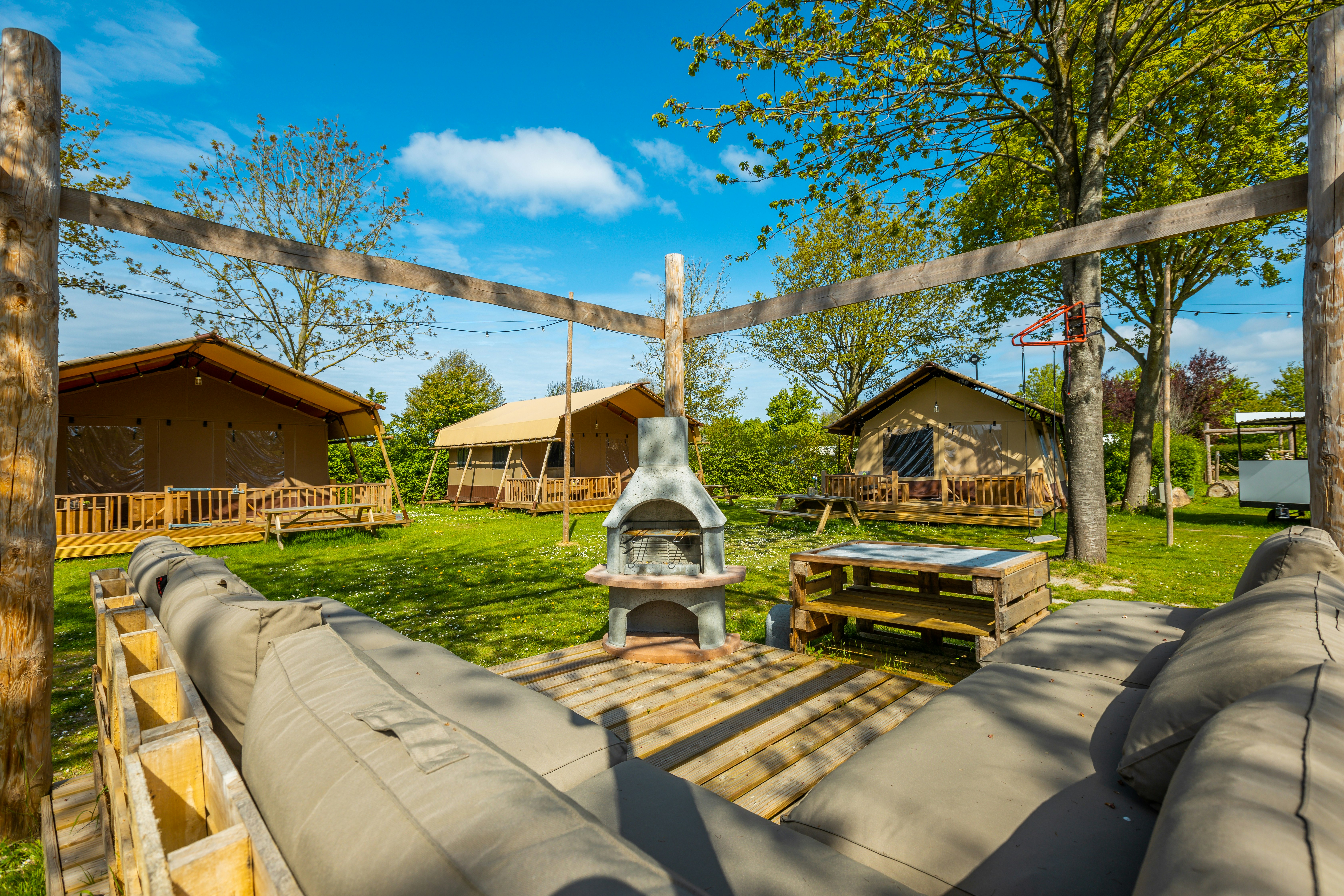 DroomPark Molengroet - Sitzbereich im Freien mit Steinofen
