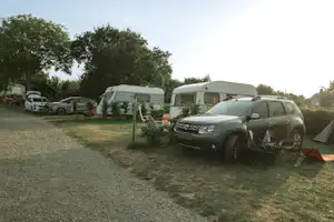 Camping Duguesclin - Standplätze auf dem Campingplatz