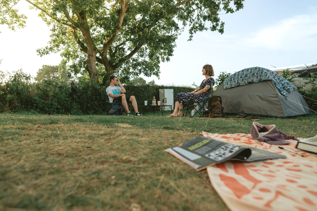 Camping Duguesclin - Zeltplätze auf der Wiese auf dem Campingplatz
