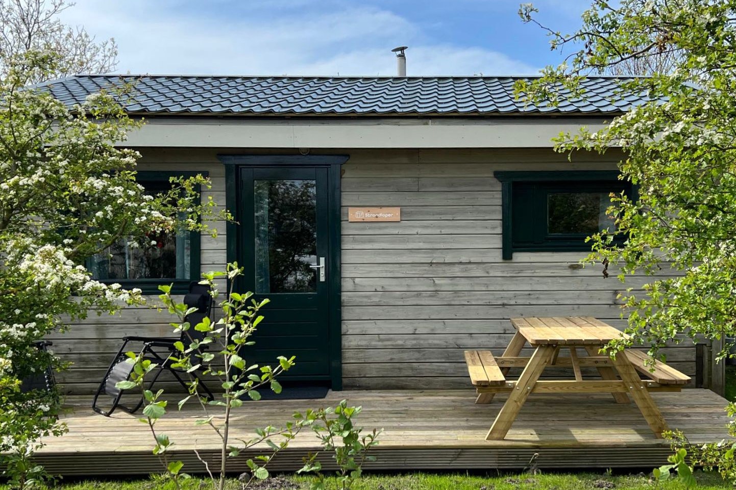 Duincamping De Lepelaar  - Mobilheim mit Terrasse auf dem Campingplatz