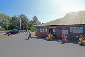 Eastham Hall Caravan Park - Campingplatz Rezeption